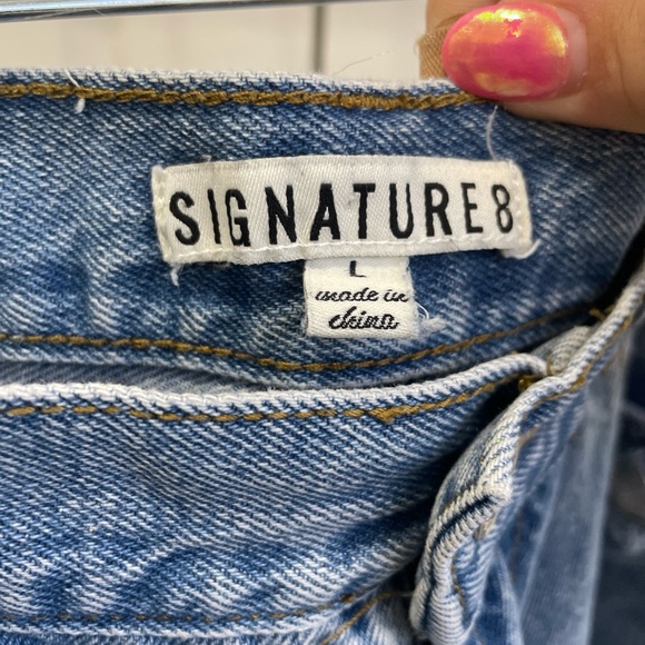 Signature 8 Distressed Jeans Size Large - Picture 3 of 3